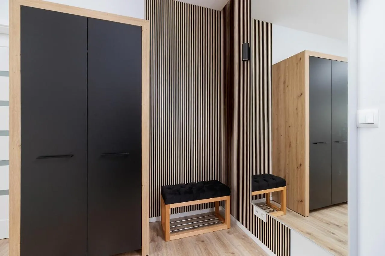 Cracow Apartment Bronowicka With Parking By Noclegi Renters 克拉科夫 0*,  波兰